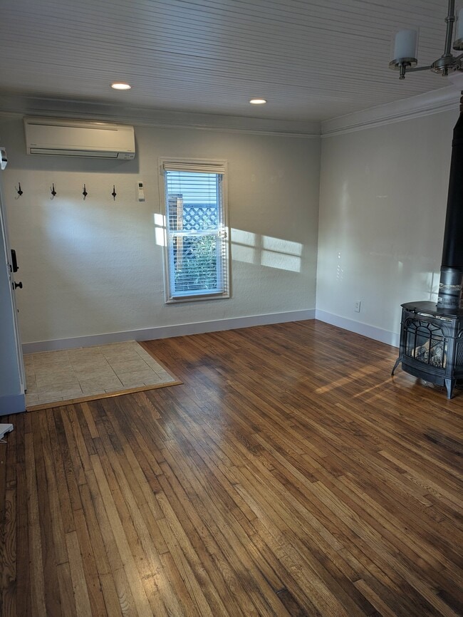 Living room - 5420 NE 28th Ave