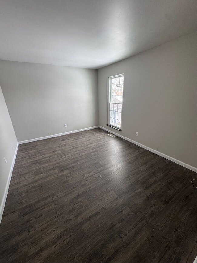 Foto del edificio - 5028 Woodmark Dr