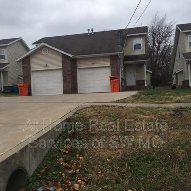 Building Photo - 3033 N Fremont Ave