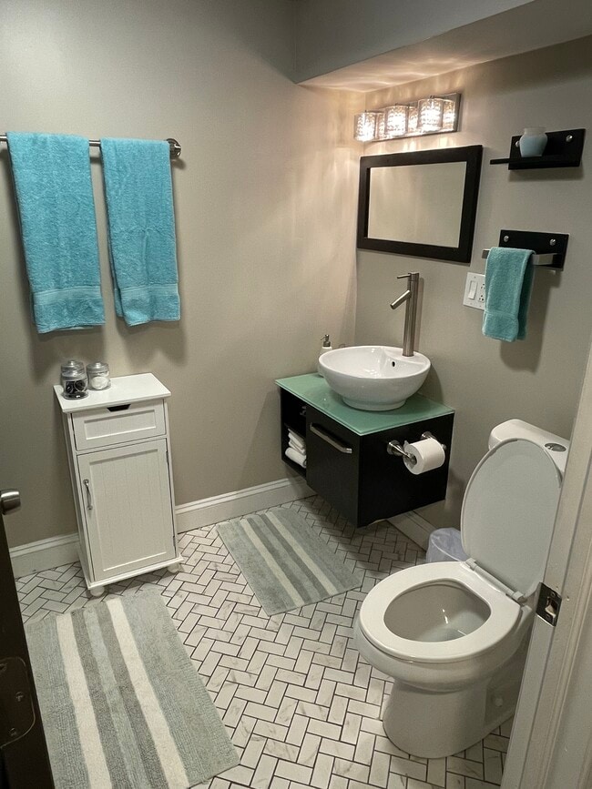 Building Photo - 2509 N Halsted St