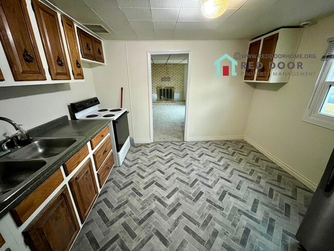 Building Photo - 3-Bed, 1-Bath Home on a Spacious Corner Lot – Fenced Yard & Off-Street Parking