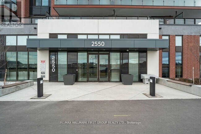 Building Photo - 2550 Simcoe St N