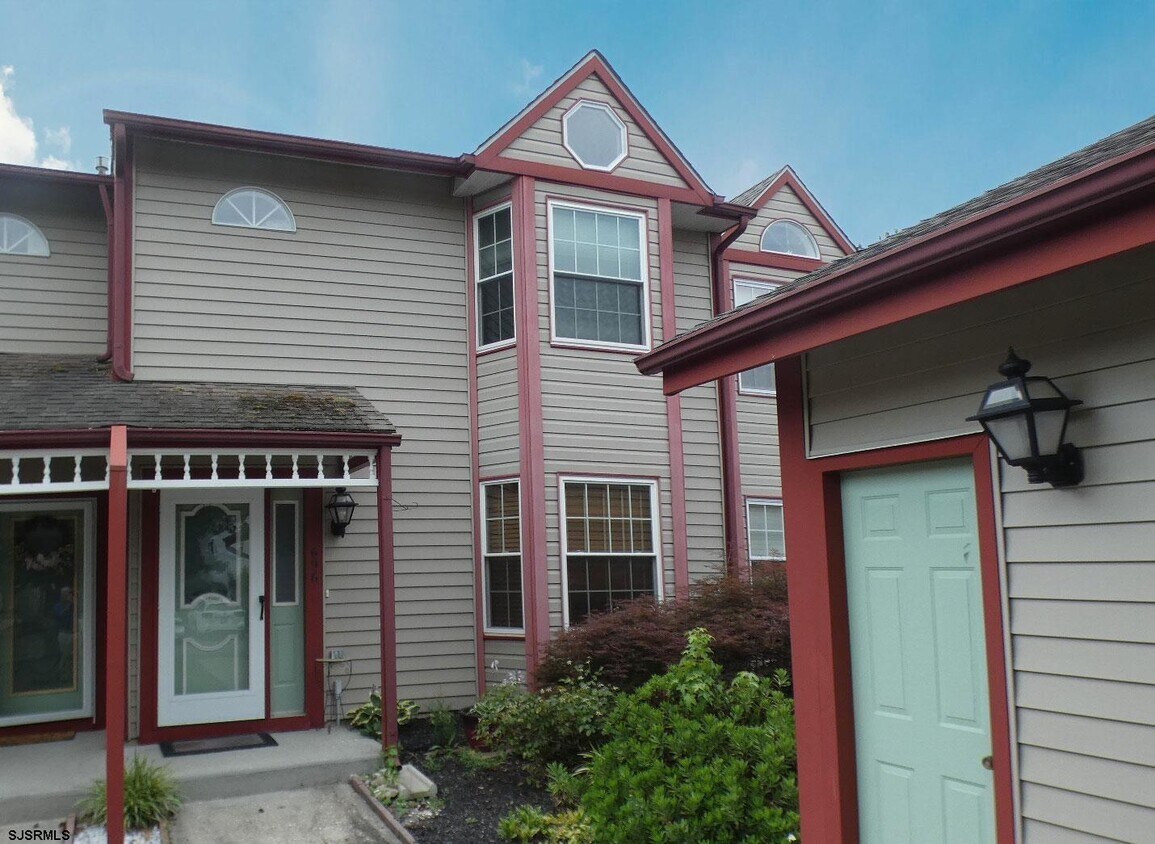 Foto principal - 696 E Lake Front Cir