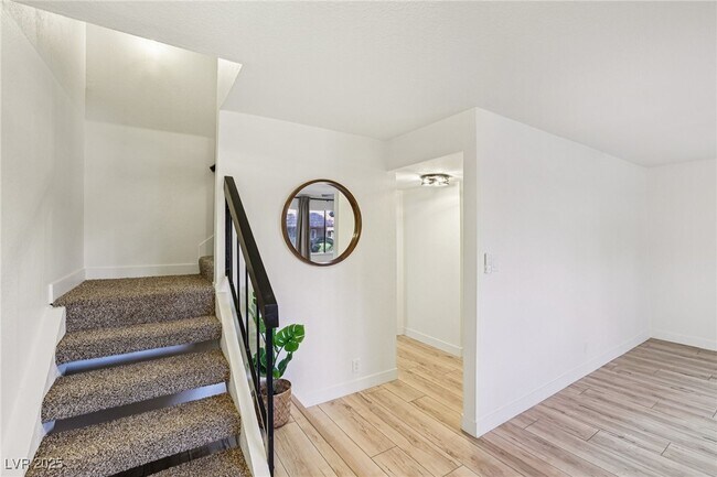 Foto del edificio - 2414 Paradise Village Way