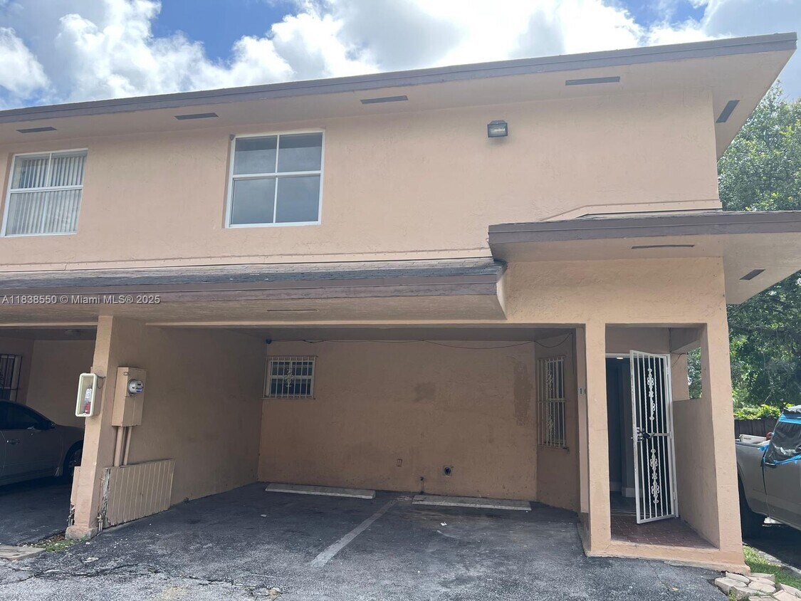 Foto principal - 451 NE 136th St