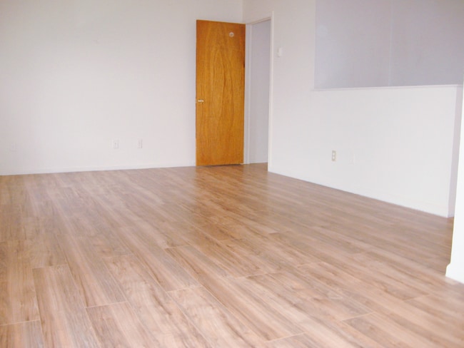 Building Photo - 644 Genesee St