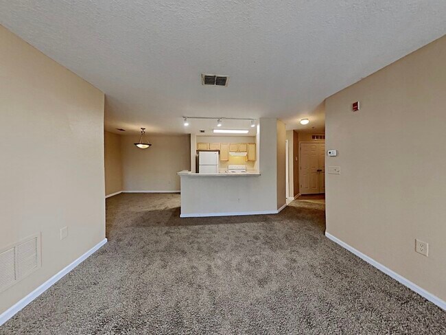 Foto del edificio - 5800 Lake Pointe Village Cir