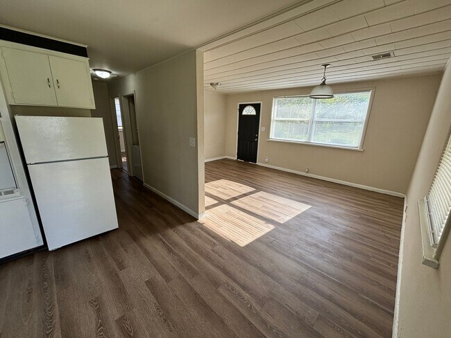 Building Photo - Adorable 2-bedroom 1-bathroom in Lincoln, AR!