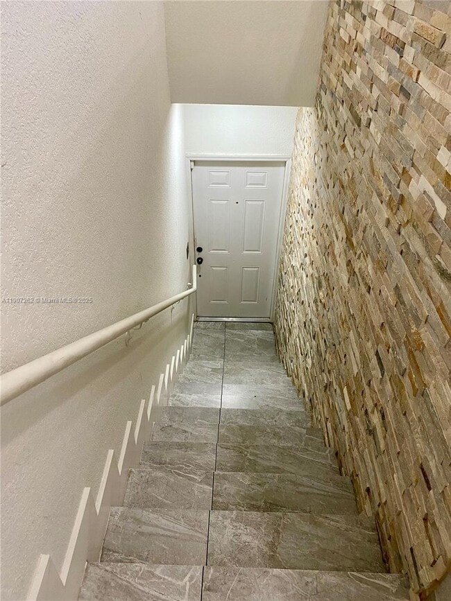 Foto del edificio - 8100 W 28th Ct