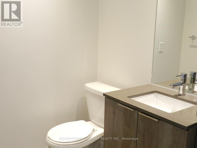 Photo du bâtiment - 448 Burnhamthorpe Rd W