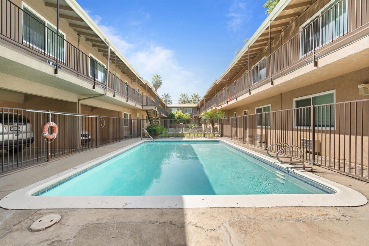 Foto principal - Linden Court Apartments- Riverside, CA