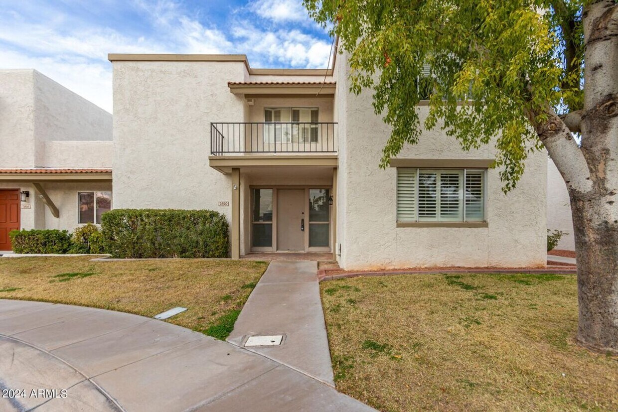 Primary Photo - Beautiful townhome in Scottsdale!