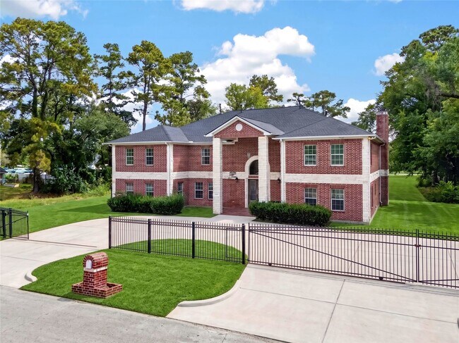 Building Photo - 8438 Darlington Dr
