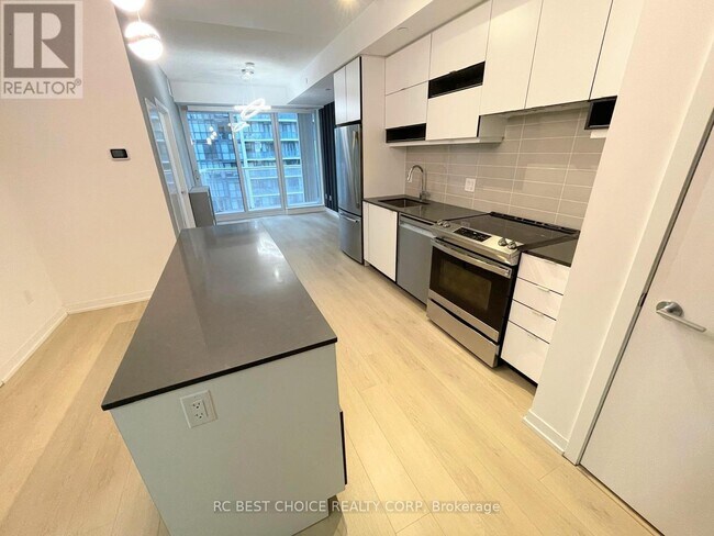 Photo du bâtiment - 4065 Confederation Pkwy