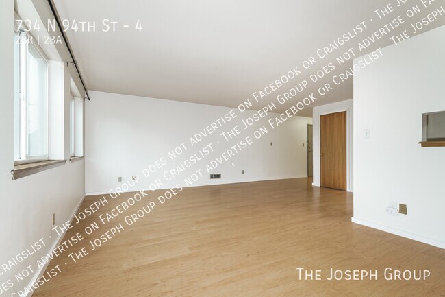 Foto del edificio - 734 N 94th St