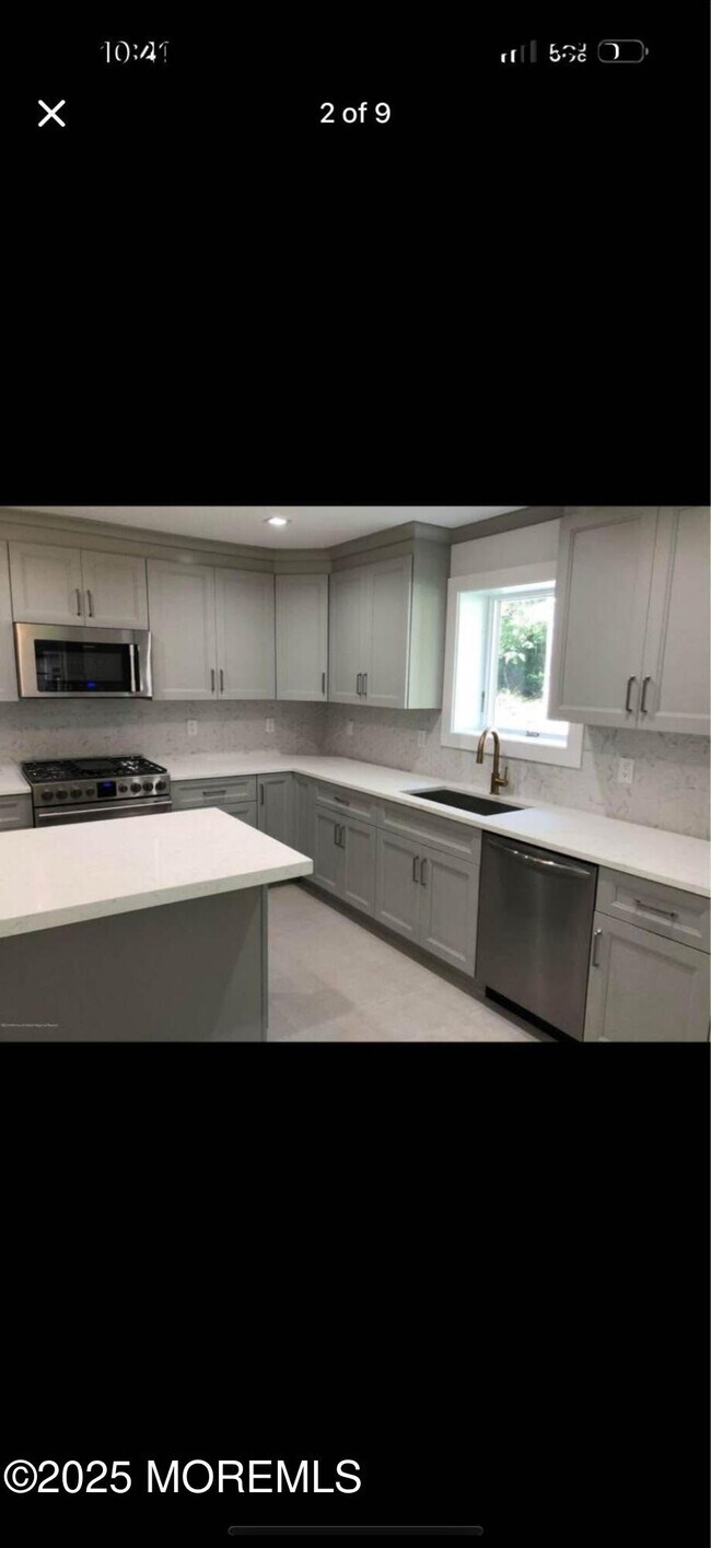 Building Photo - 40 Hendrickson Pl