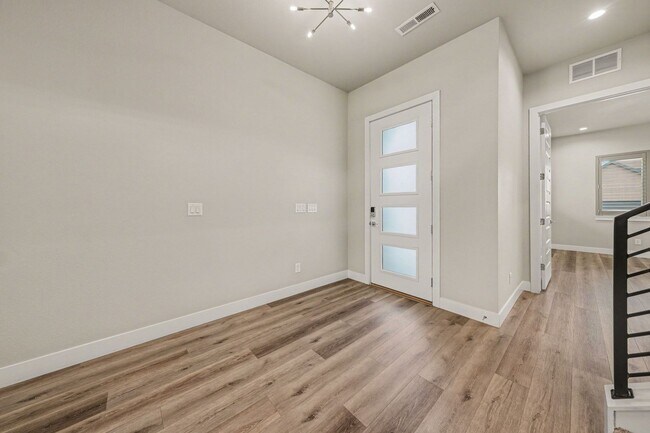 Building Photo - 1760 Barefoot Dr