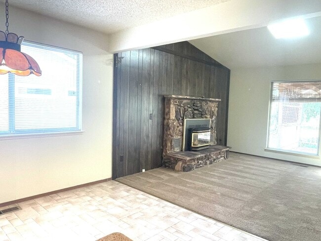 Building Photo - Golf course 3/2 home in Lake Wildwood, Pen...