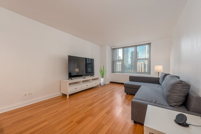 Building Photo - 400 E Randolph St