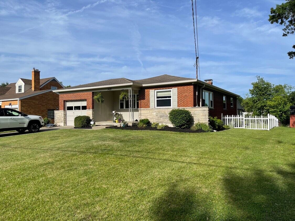 Foto principal - 3428 Harwinton Ln