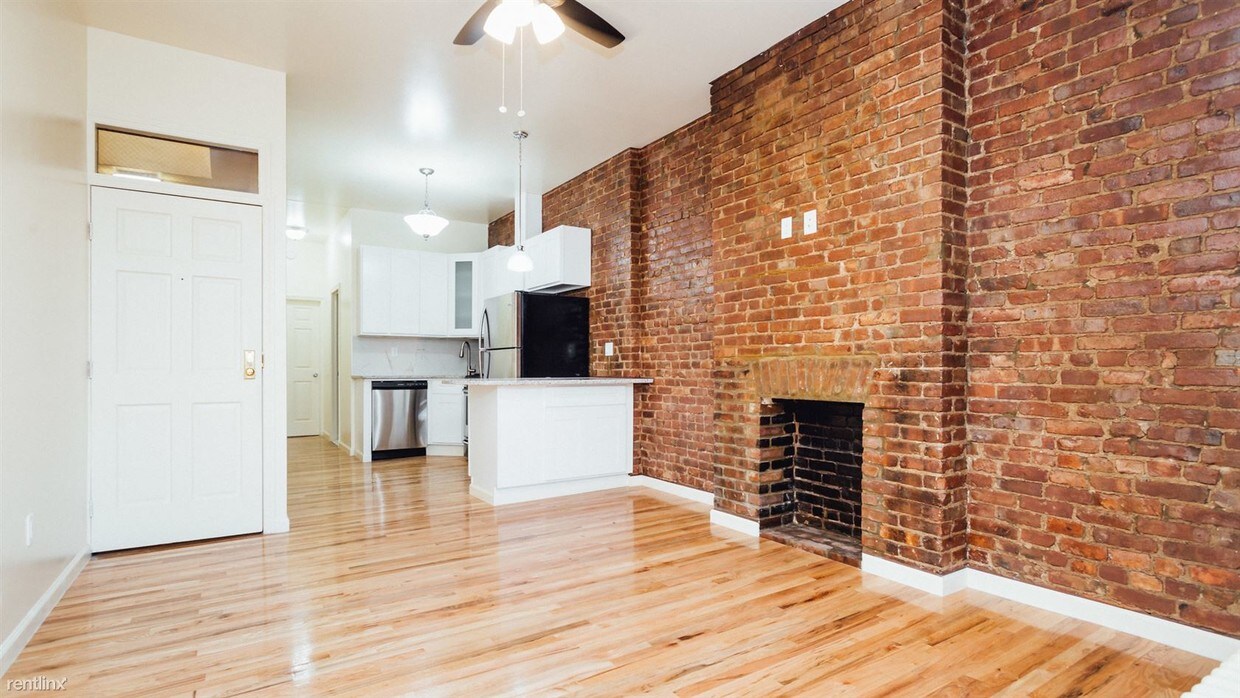 Primary Photo - 736 Leonard St