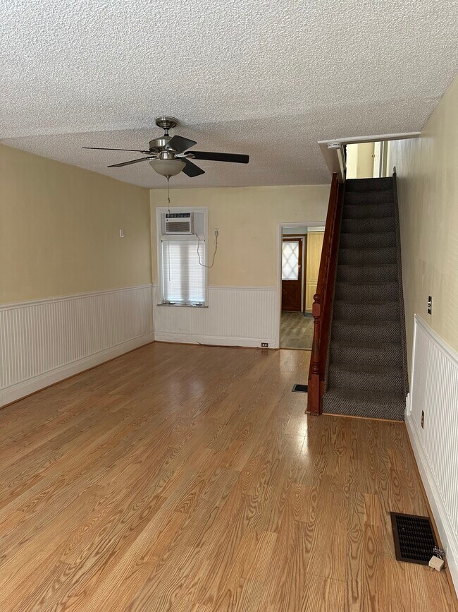 Foto del edificio - 2441 E Somerset St