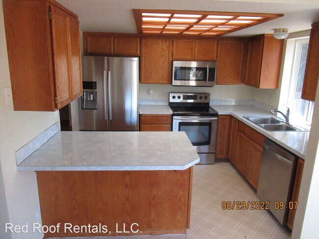 Building Photo - 4 br, 2 bath House - 10320 Mt Tacoma Drive SW