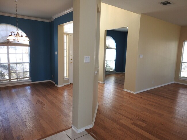 Building Photo - 2104 Bent Tree Ct