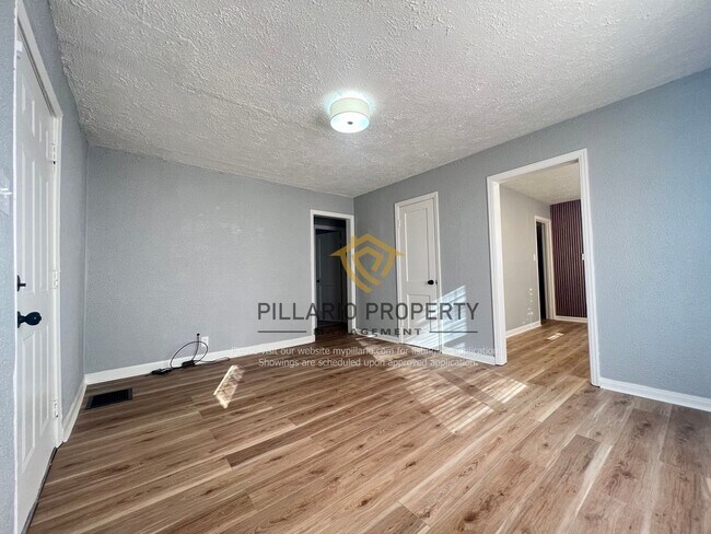 Foto del edificio - Newly Renovated, 4 Bedroom, 2 Bathroom Hom...
