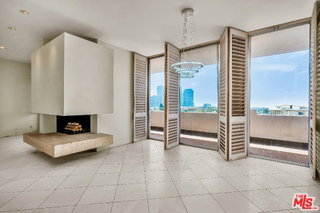 Foto del edificio - 1333 S Beverly Glen Blvd