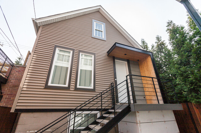 Building Photo - 1313 W Wolfram St