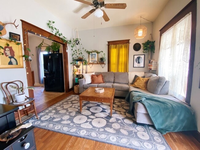 Building Photo - Charming 2 Bedroom bungalow in Old Town Fort Collins!