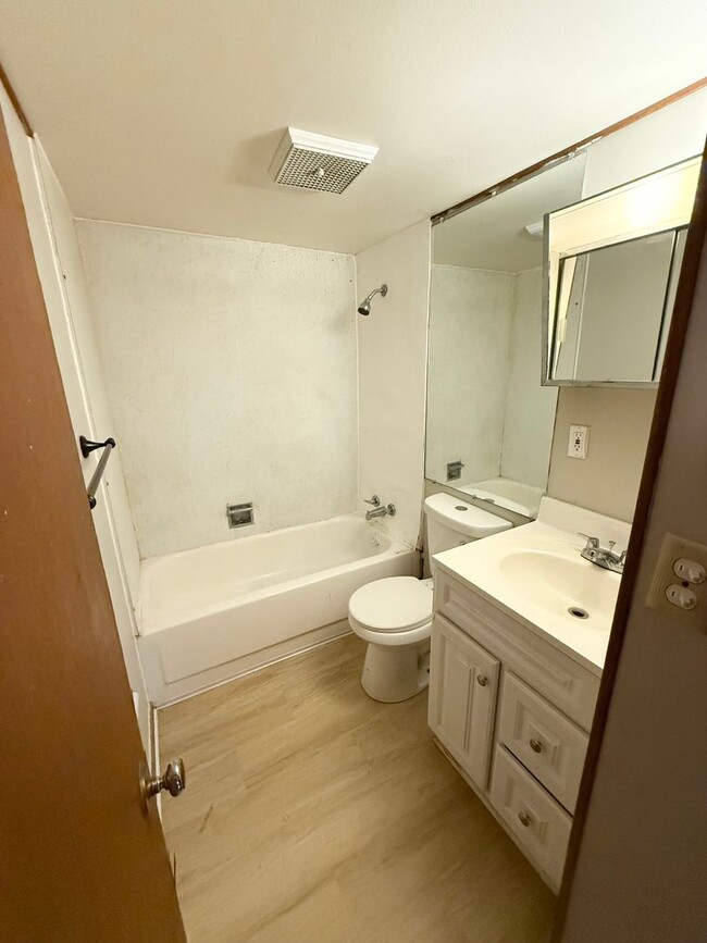 Building Photo - MadKooy-425 W 27th