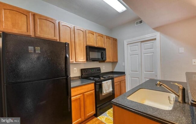 Building Photo - 12154 Penderview Terrace