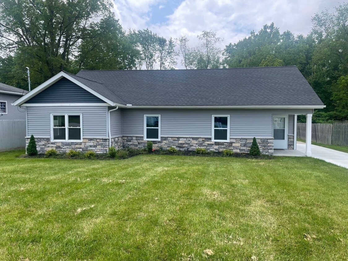 Primary Photo - Completely remodeled 3 bedroom 1 bath house