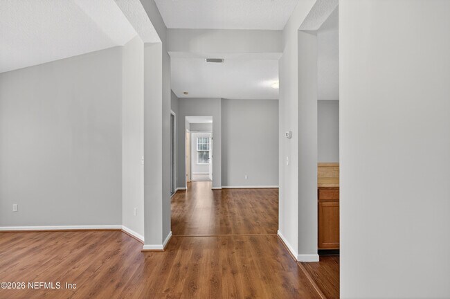 Foto del edificio - 6377 Island Forest Dr