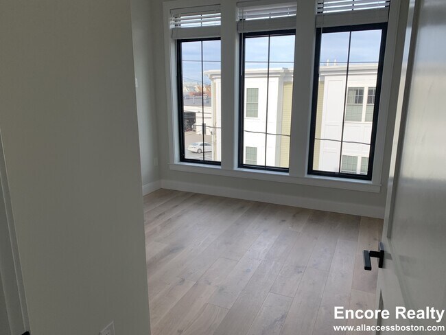 Foto del edificio - 158 Everett St