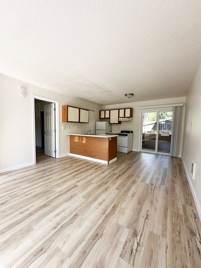 Building Photo - 4940-4950-4950 SW 45th Ave