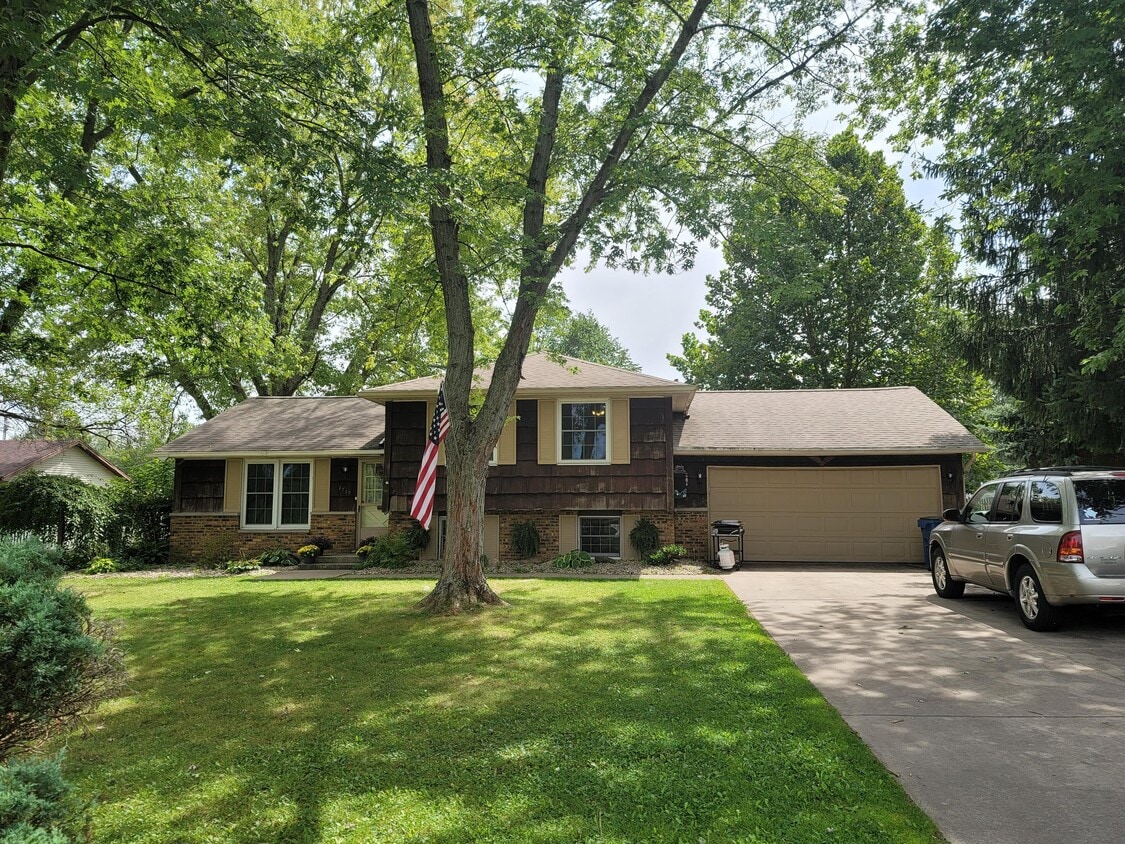 1717 Hillcrest Ave, Plymouth, IN 46563 House Rental in Plymouth, IN