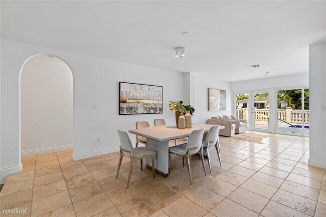 Building Photo - 4 br, 3.5 bath House - 11 Castle Harbor Is