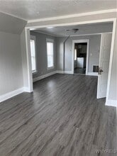 Building Photo - 203 Box Ave