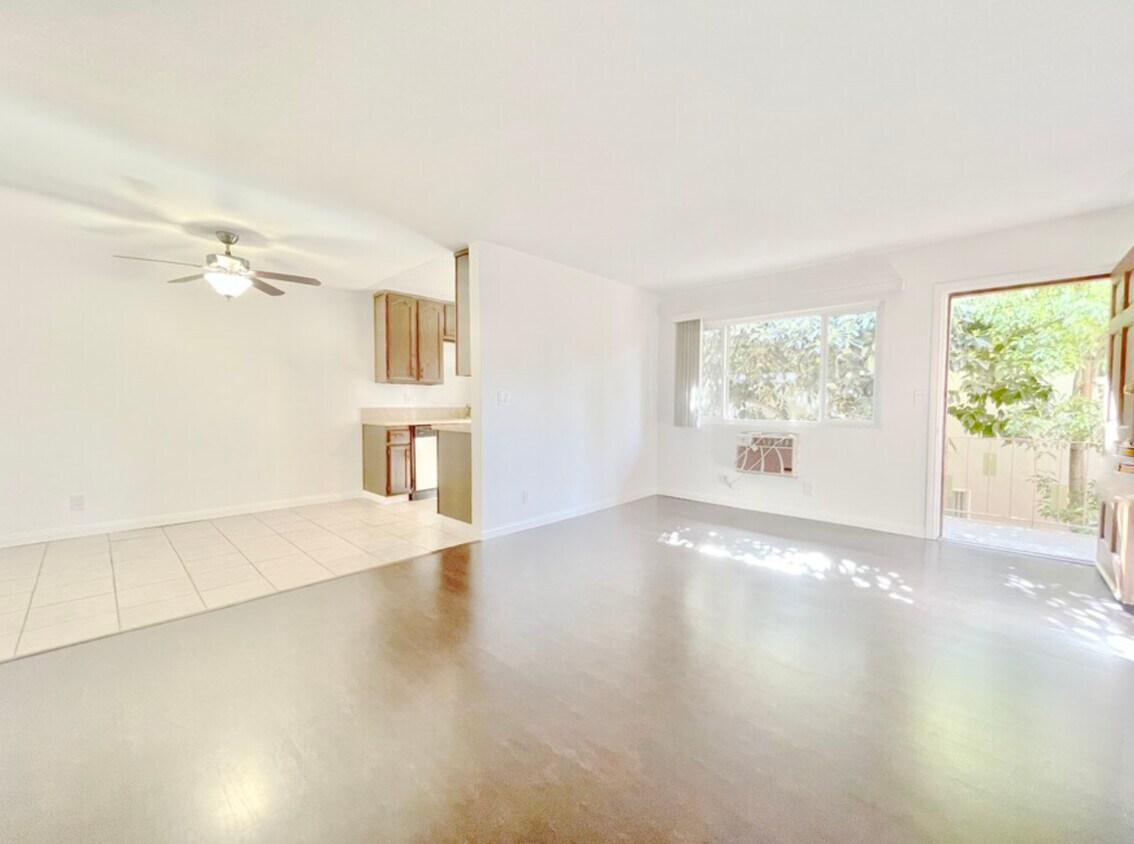 Primary Photo - 10860 Blix St
