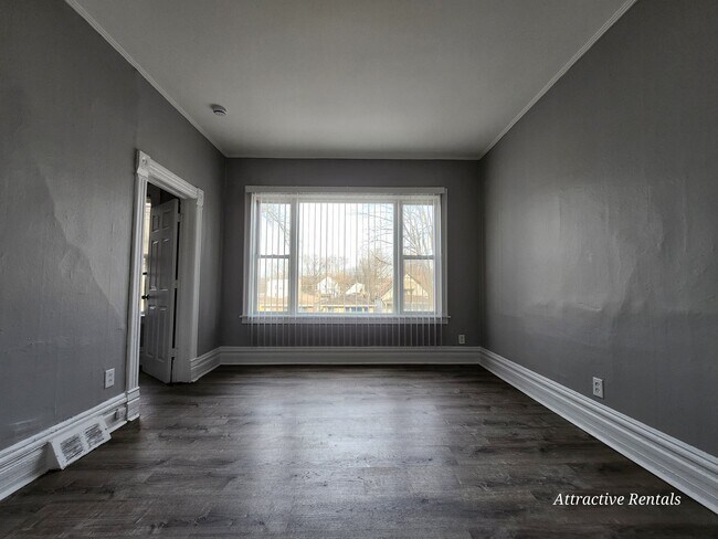 Building Photo - 7636 S Drexel Ave