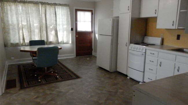 Building Photo - 403 W Market St