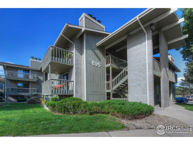 Building Photo - 695 Manhattan Dr