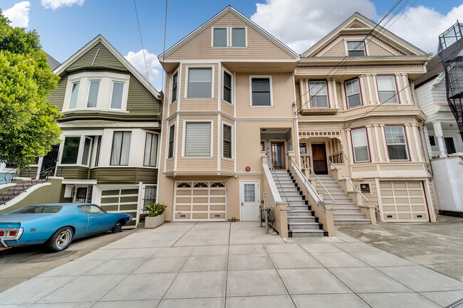 Building Photo - 656 3rd Ave