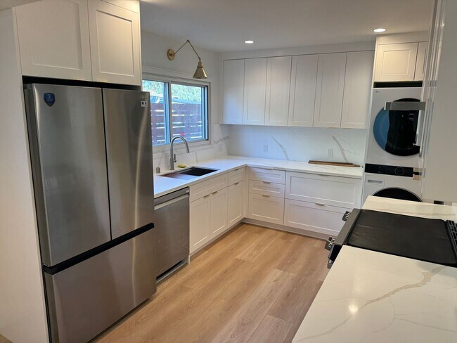 Building Photo - Rees