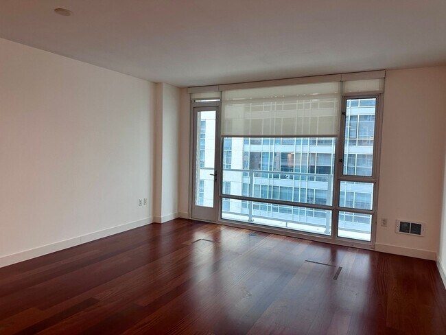Building Photo - Modern 1 Bedroom Condo in SOMA!