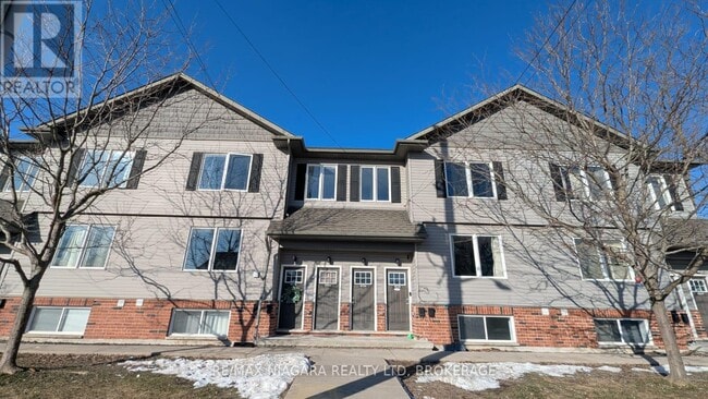 Building Photo - 214 Erie St