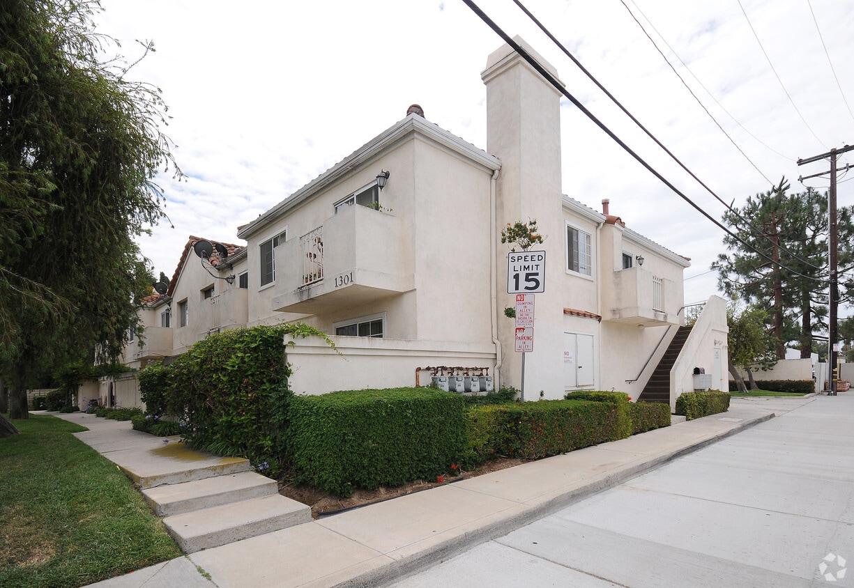 Primary Photo - 1301 Baker St